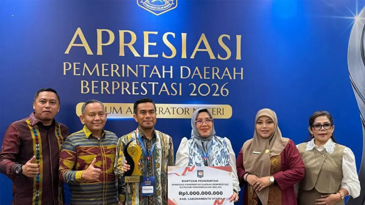 Pemkab Labura menerima penghargaan atas keberhasilan dalam pengendalian inflasi daerah.