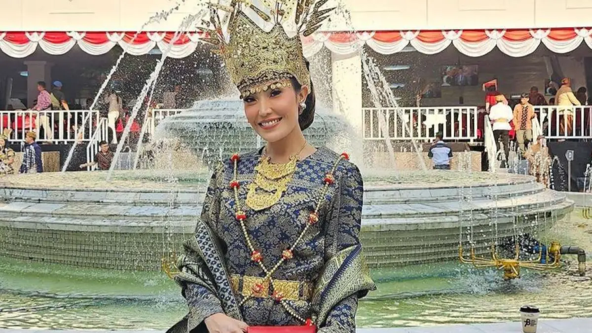 Presenter Ayu Dewi berbagi pengalaman pola asuh tanpa bentakan saat menghadiri acara Oreo Berbagi Seru di Jakarta.