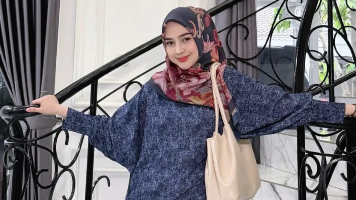 Ria Ricis mengungkap telah menjalani operasi plastik hidung, yang membuat penampilannya kini terlihat berbeda dan menjadi sorotan netizen.