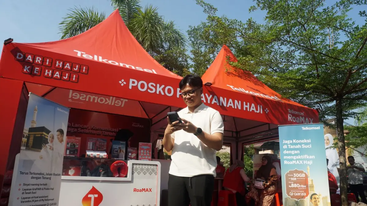 Telkomsel menghadirkan Posko Siaga Haji di Medan dan Aceh yang memberikan layanan&nbsp;aktivasi Paket RoaMAX Haji, penggantian kartu, isi ulang, penukaran Telkomsel POIN, konsultasi layanan, hingga memberikan hadiah spesial bagi pelanggan.