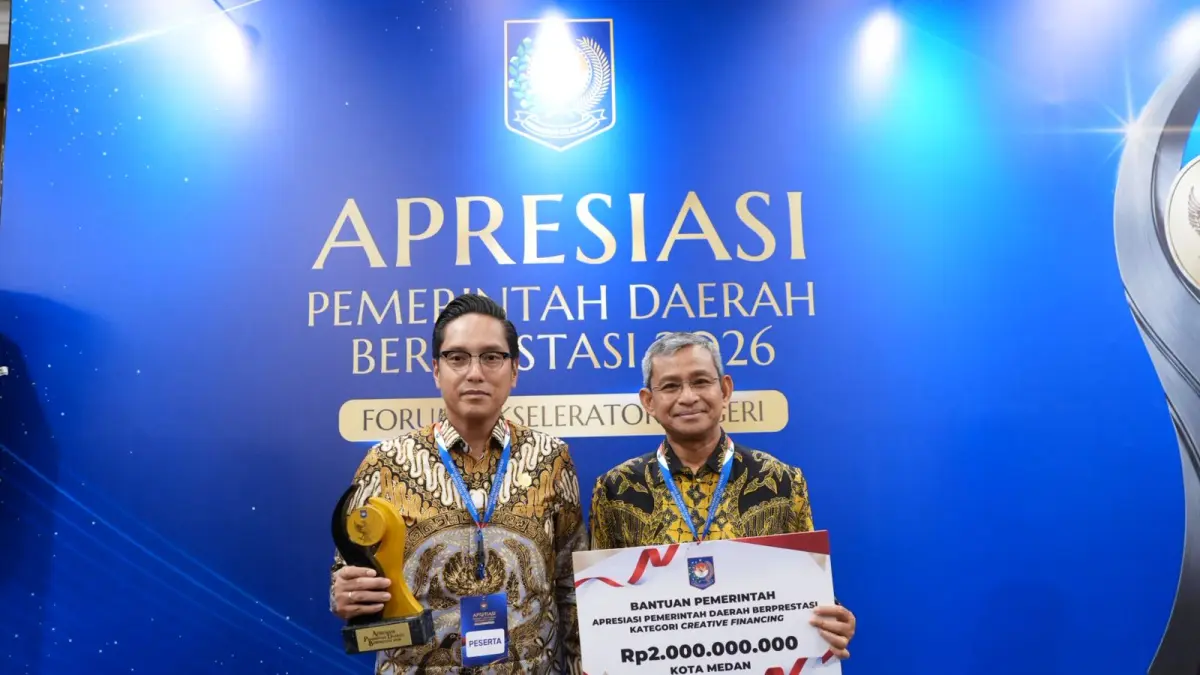 Wali Kota Medan Rico Tri Putra Bayu Waas menerima penghargaan Creative Financing dari Menteri Dalam Negeri Tito Karnavian pada ajang Apresiasi Pemerintah Daerah Berprestasi 2026 di Palembang.