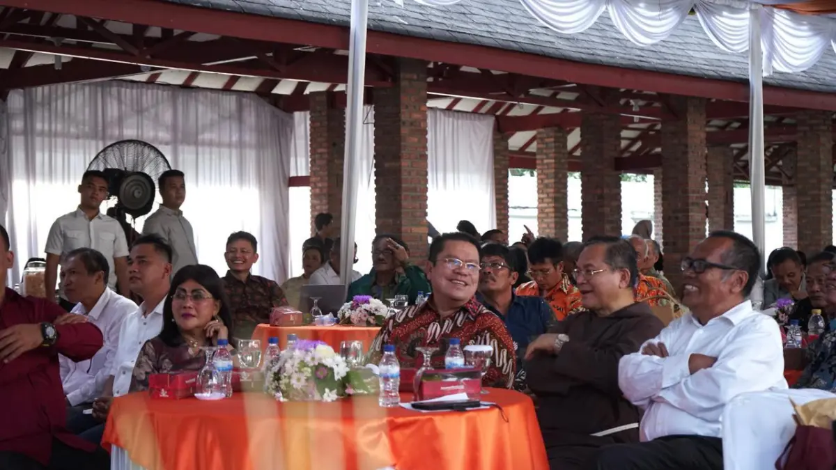 Wali Kota Wesly Silalahi menghadiri Perayaan Paskah Keluarga Besar Silalahi di rumah dinasnya di Pematangsiantar, Minggu (26/4/2026).