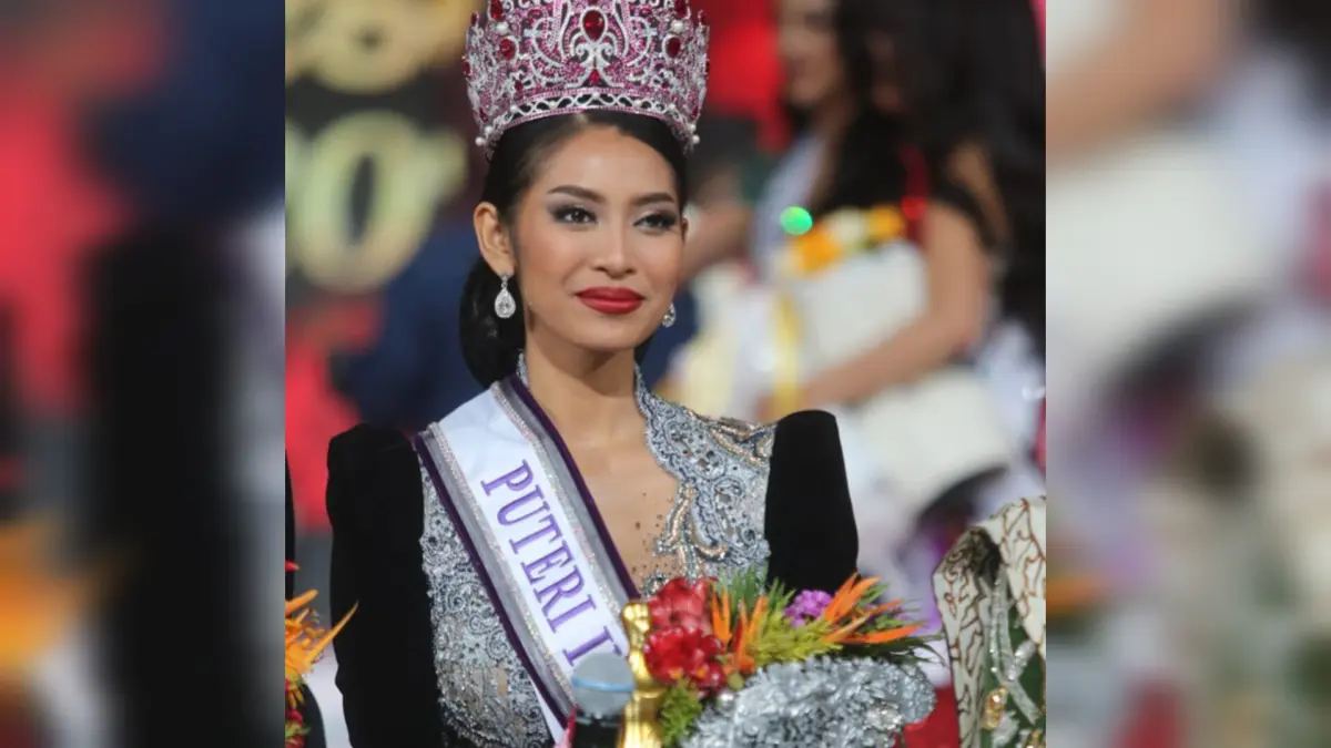 Agnes Aditya Rahajeng dimahkotai sebagai Puteri Indonesia 2026 dalam malam final di Jakarta International Convention Center.