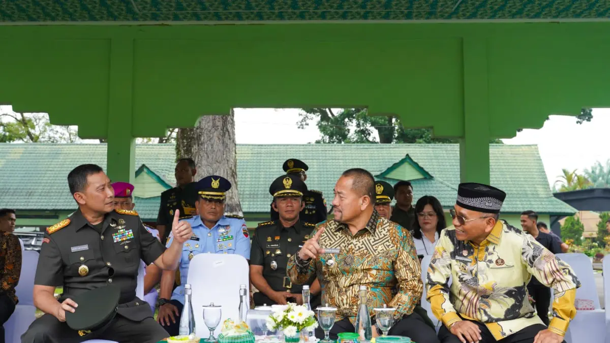 Bupati Batu Bara Baharuddin Siagian bersama jajaran TNI AD menghadiri upacara penutupan Dikmaba Infanteri Gelombang I TA 2026 di Rindam I/Bukit Barisan, Pematangsiantar.