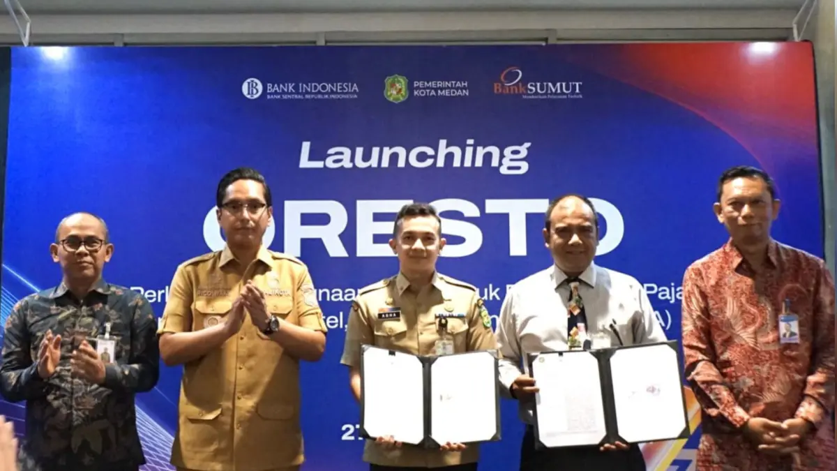 Direktur Teknologi Informasi dan Operasional PT Bank Sumut Sandhy Sofian bersama Wali Kota Medan Rico Tri Putra Bayu Waas saat peluncuran QRESTO di Restoran Sushi Tei Medan, Senin (27/4/2026). 