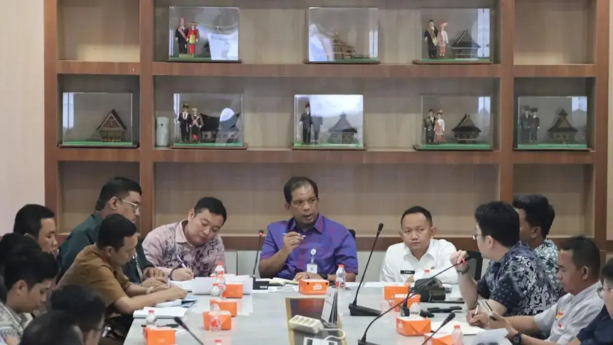 Disperindag dan ESDM Sumut bersama Bulog dan produsen menggelar rapat koordinasi terkait kelangkaan Minyakita di Medan.