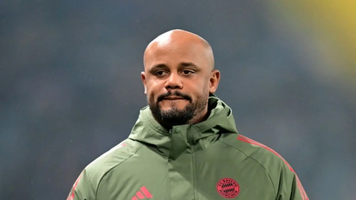 Pelatih Bayern Munich Vincent Kompany yang terkena skorsing akumulasi kartu kuning tidak akan mendampingi timnya di bangku cadangan saat melawan PSG di leg pertama semifinal Liga Champions, Rabu (29/4/2026). (Foto: UEFA)