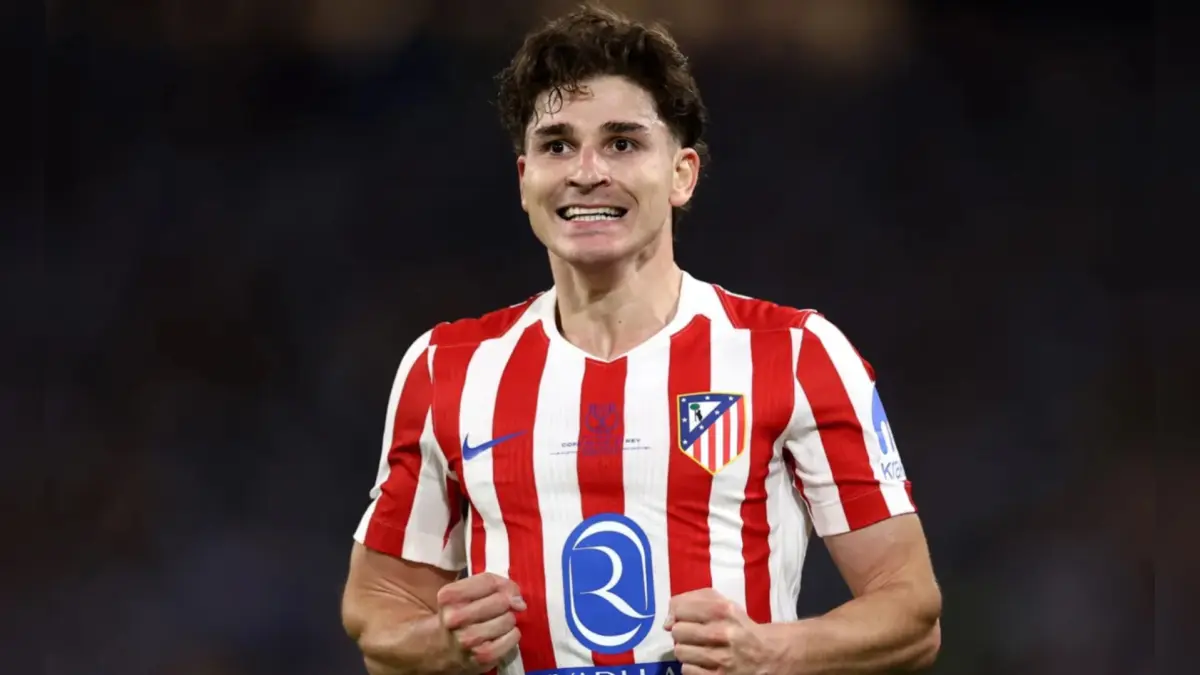 Presiden Barcelona Joan Laporta memimpin upaya transfer Julian Alvarez sebagai target utama untuk memperkuat lini depan musim depan.
