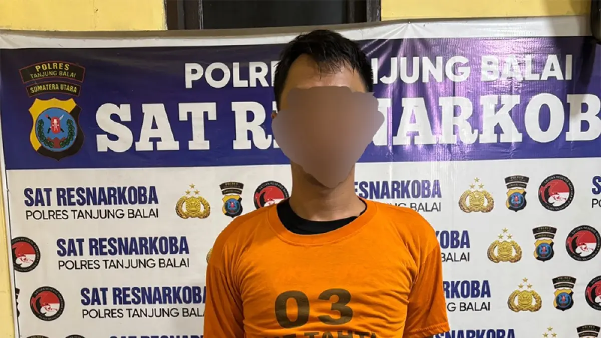 Tersangka dan barang bukti.