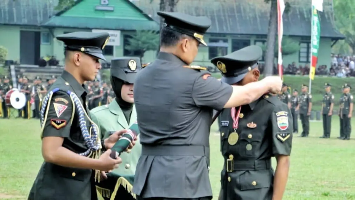 Upacara penutupan Pendidikan Pertama Bintara Infanteri (Dikmaba Inf) TNI AD Gelombang I Tahun 2026 di Lapangan Jenderal Sudirman Rindam I/BB, Pematangsiantar.
