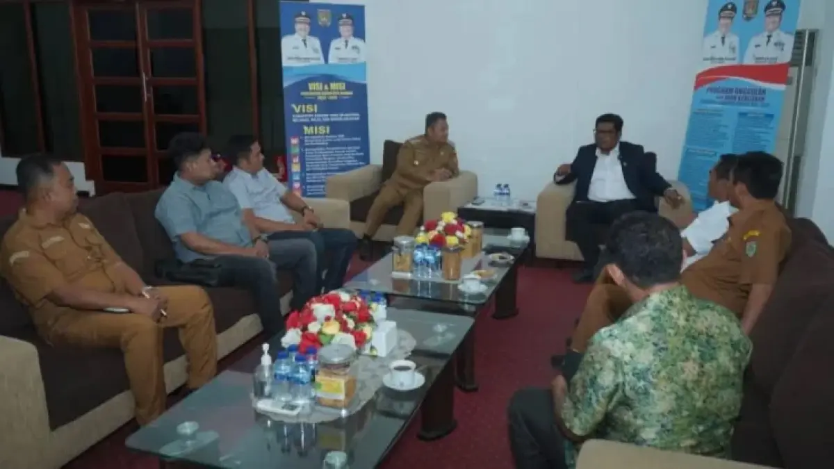 Wakil Bupati Asahan Rianto bersama jajaran menerima kunjungan Komisi Nasional Perlindungan Anak di kantor Pemkab Asahan.