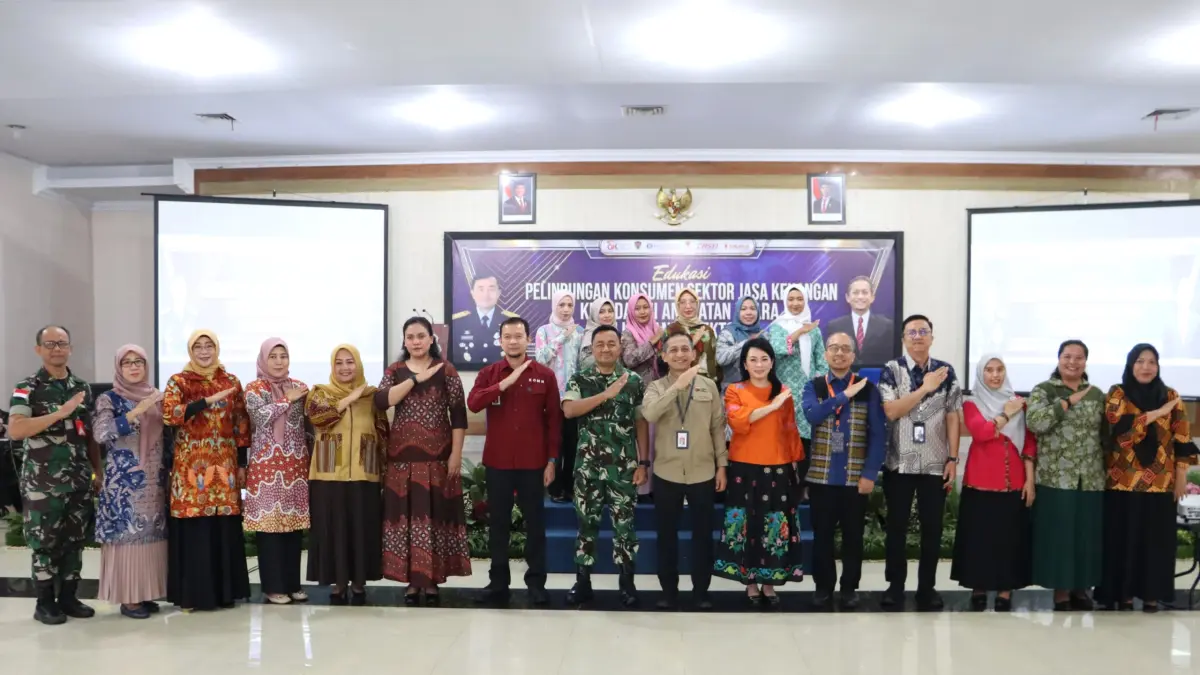 Kepala OJK Provinsi Sumatera Utara Khoirul Muttaqien bersama Panglima Komando Sektor I Marsma TNI Imam Subekti dalam kegiatan Edukasi Pelindungan Konsumen Sektor Jasa Keuangan di Balai Pertemuan Soewarto, Medan, Selasa (28/4/2026). Kegiatan ini diikuti sekitar 150 prajurit dan ASN TNI AU.