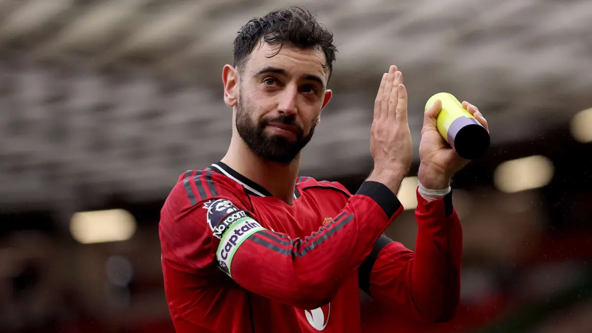 Bruno Fernandes memilih bertahan di Manchester United meski mendapat tawaran gaji fantastis dari Al Hilal yang mencapai Rp1,5 triliun per tahun.