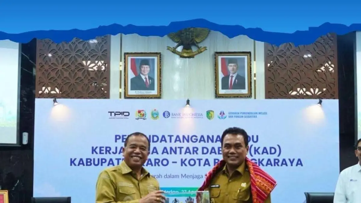 Bupati Karo Antonius Ginting bersama jajaran Pemko Palangkaraya menandatangani kerja sama distribusi komoditas pertanian yang difasilitasi Bank Indonesia.