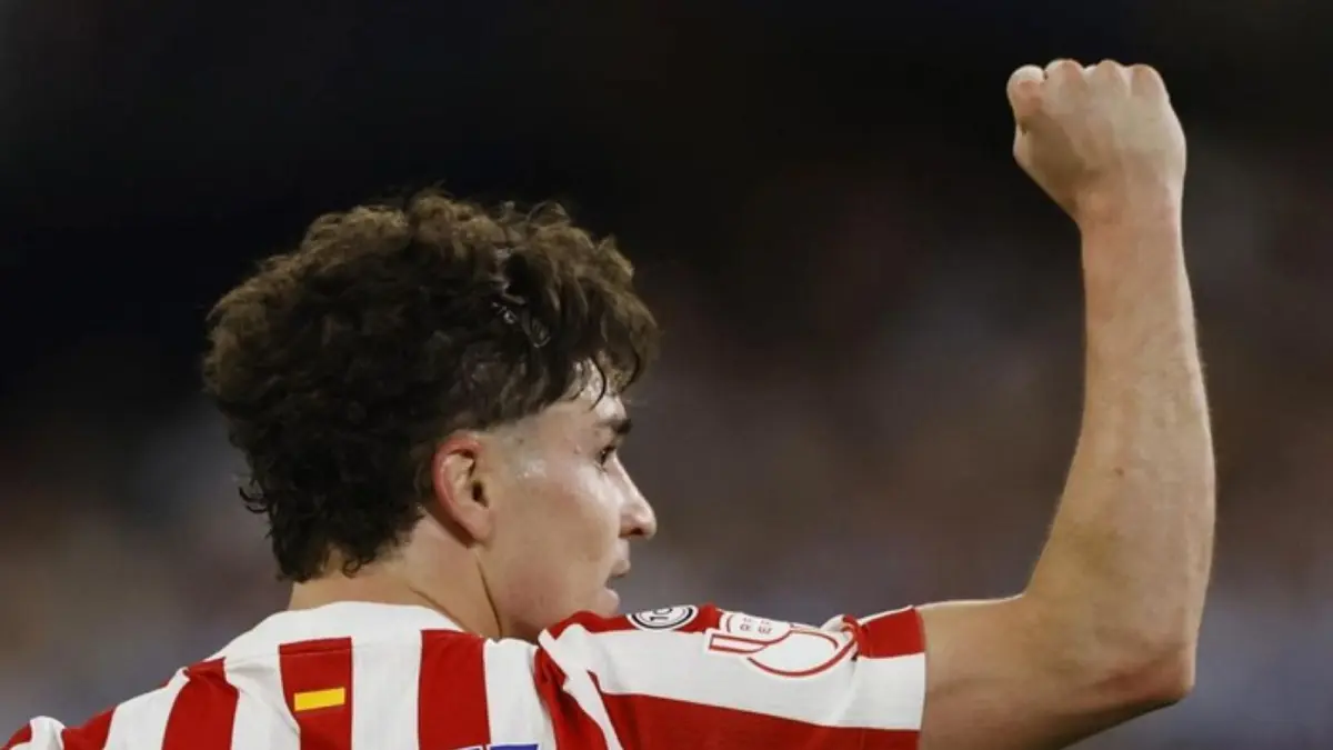 Diego Simeone berbicara kepada media terkait rumor ketertarikan klub-klub besar terhadap Julian Alvarez.