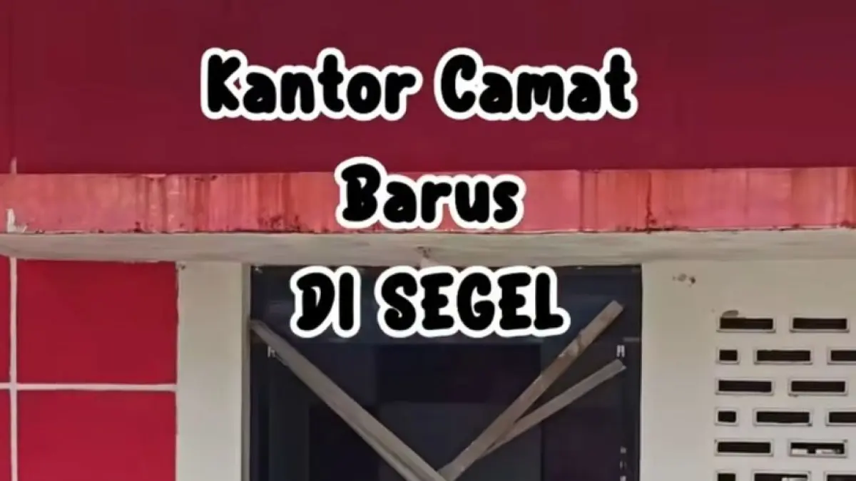 Kantor Camat Barus disegel warga sebagai bentuk protes atas data penerima bantuan yang dinilai tidak tepat sasaran.