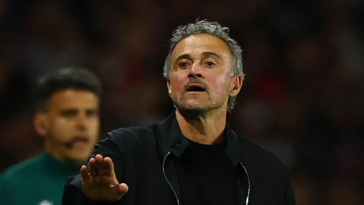 Luis Enrique merayakan kemenangan PSG atas Bayern Munich yang sekaligus mengantarkannya memecahkan rekor di Liga Champions.
