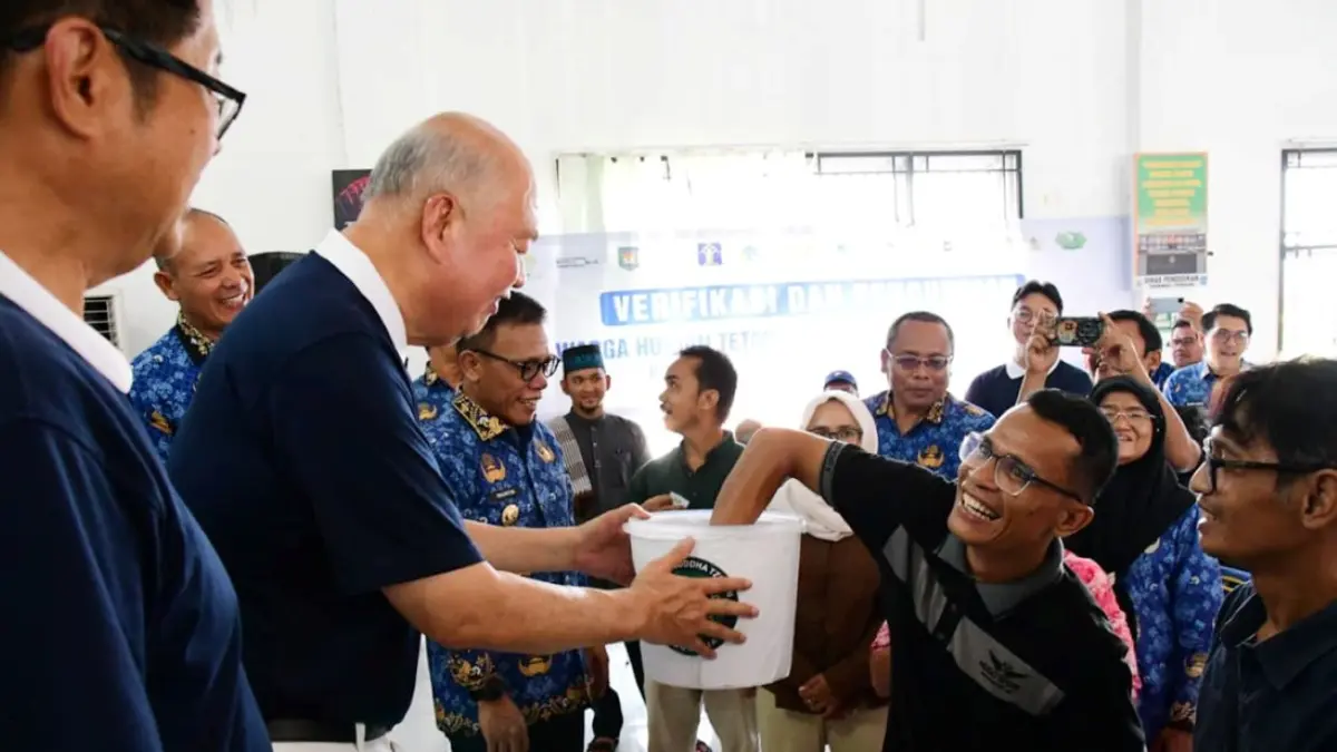 Warga korban bencana mengikuti pengundian 118 unit hunian tetap tahap I di Kabupaten Tapanuli Tengah, Senin (17/4/2026).