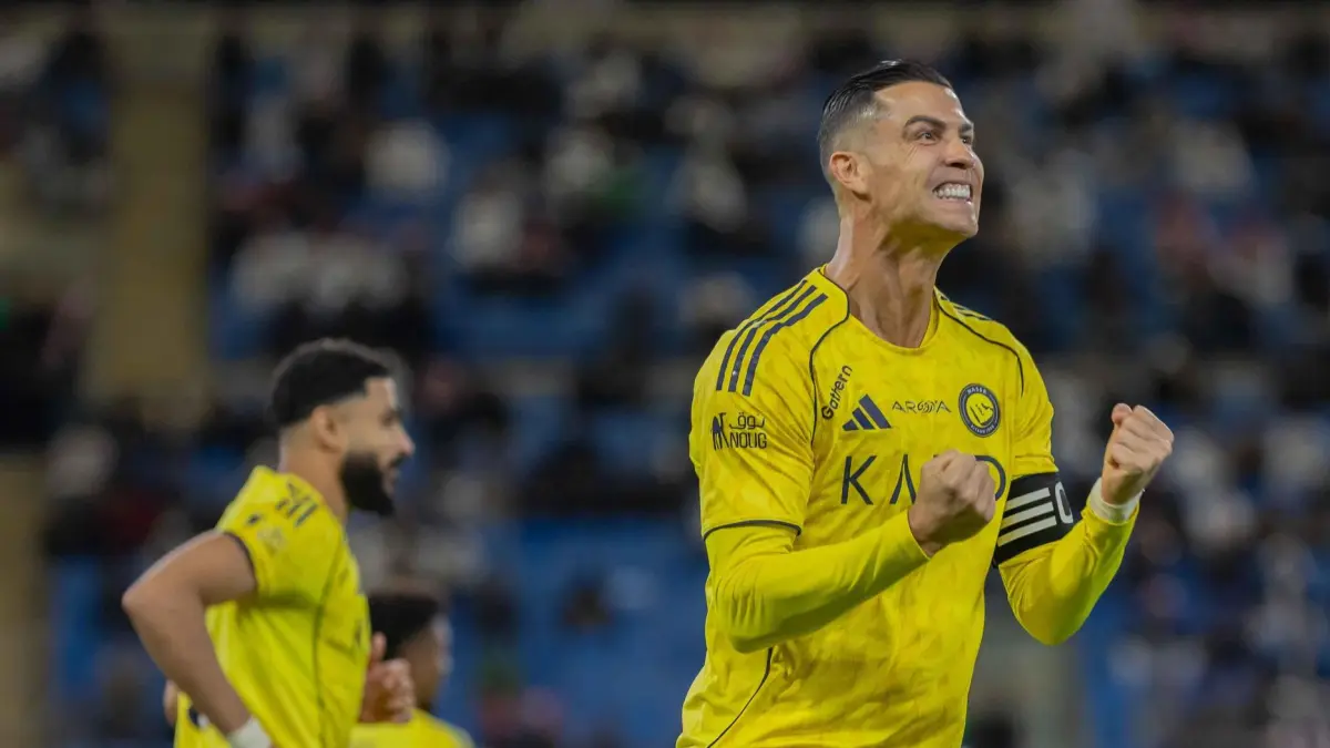 Cristiano Ronaldo merayakan gol saat membawa Al Nassr menang atas Al Ahli di Saudi Pro League.