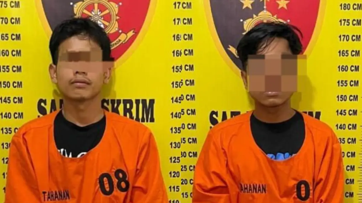 Dua pelaku perampokan di Taman Bunga Pematangsiantar diamankan polisi beserta barang bukti.