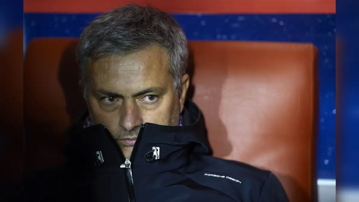 Jose Mourinho menegaskan komitmennya bersama Benfica meski diminati Real Madrid.