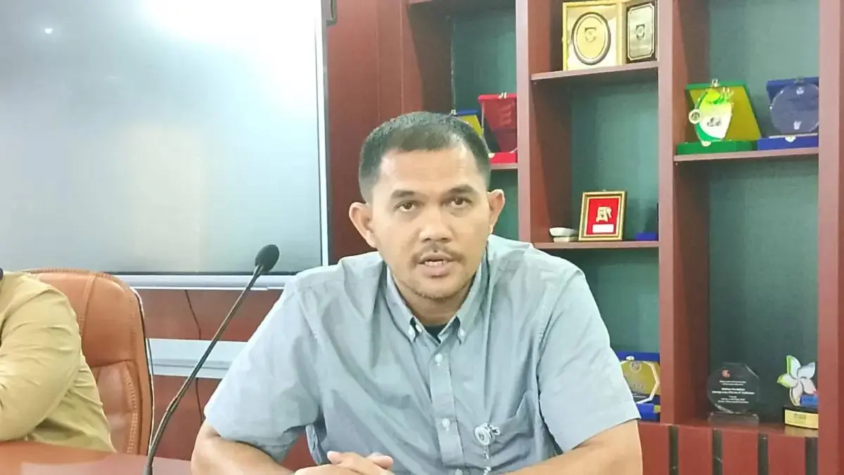 Kepala Dinas Pendidikan Sumut, Alexander Sinulingga, menjelaskan kesiapan pelaksanaan SPMB 2026 di Kantor Disdik Sumut, Medan.