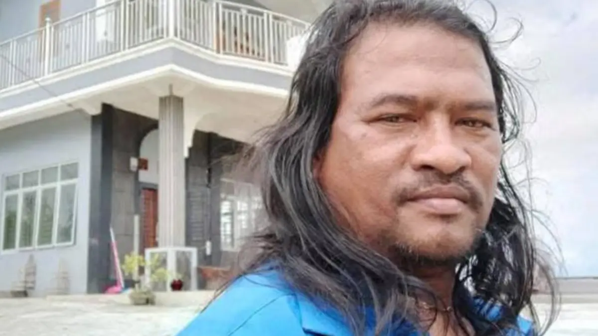 Ketua KSPSI Karo Gembira Ginting menyampaikan tuntutan pekerja terkait UMK dan keselamatan kerja pada peringatan May Day 2026.