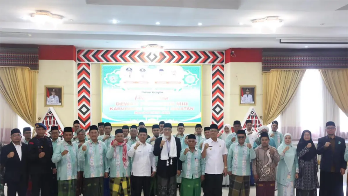 Ketua MUI Provinsi Sumatera Utara, H. Maratua Simanjuntak, secara resmi kukuhkan Dewan Pengurus MUI Kabupaten Tapsel.