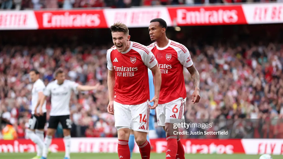 Viktor Gyokeres merayakan golnya bersama Arsenal usai menembus 20 gol di musim debutnya.