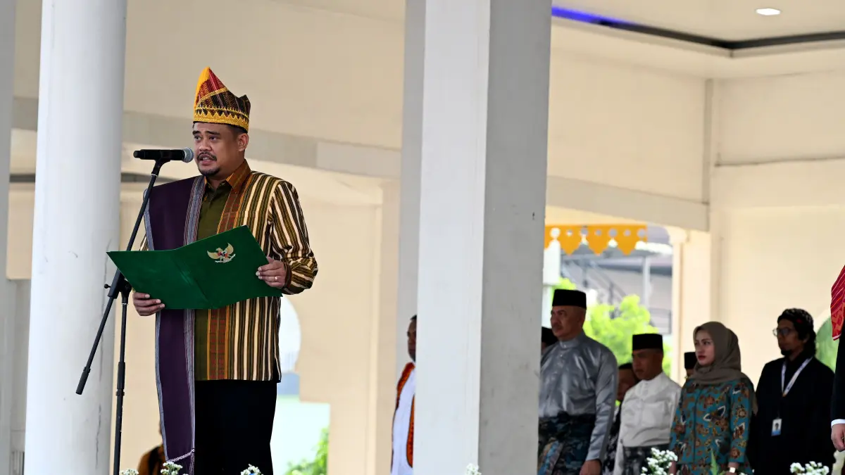 Gubernur Sumut Muhammad Bobby Afif Nasution bersama Forkopimda menghadiri upacara Hardiknas 2026 dan pembukaan Expo Pendidikan di Lapangan Astaka Dispora Sumut, Deliserdang.