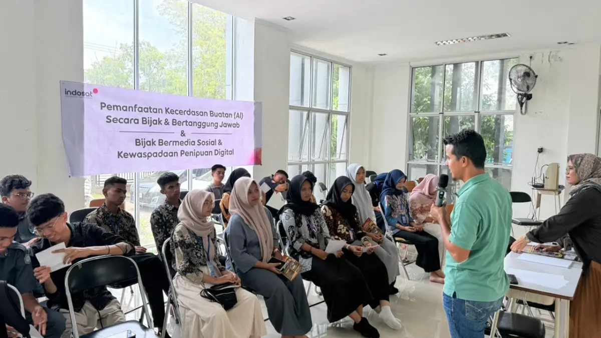 Indosat Ooredoo Hutchison saat menggelar sosialisasi pemanfaatan kecerdasan buatan (AI) kepada masyarakat guna mendorong literasi digital dan penggunaan teknologi secara bijak.