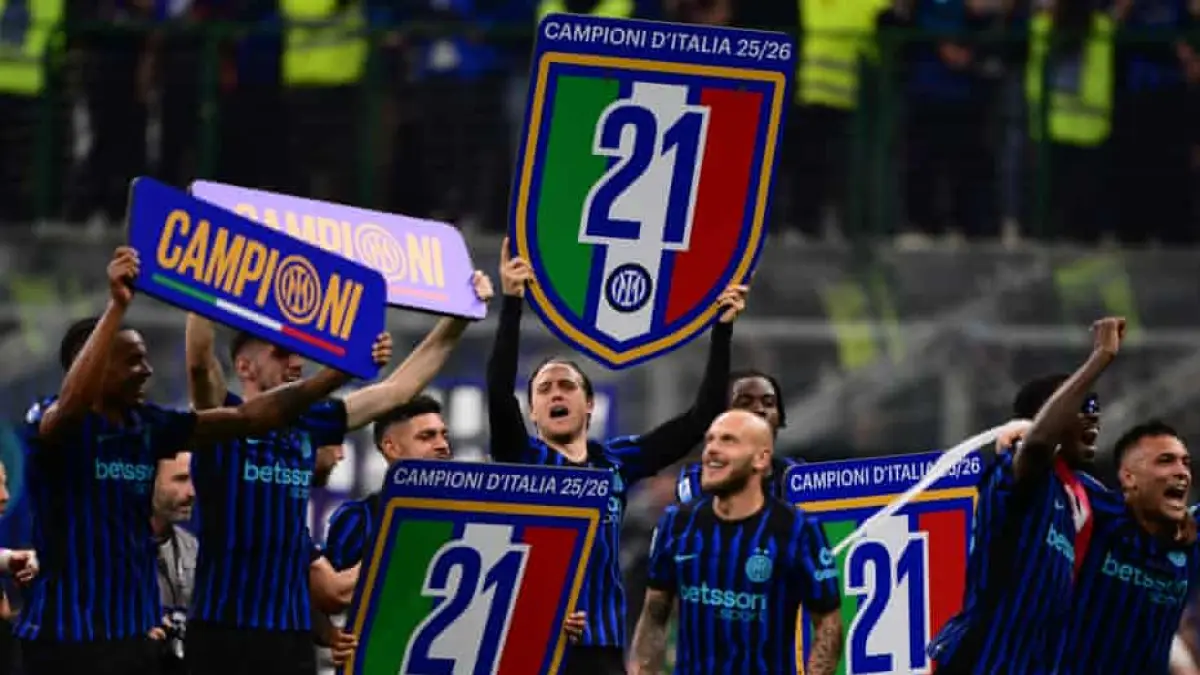 Para pemain Inter Milan merayakan gelar juara Serie A 2025/2026, Scudetto ke-21 dalam sejarah klub.