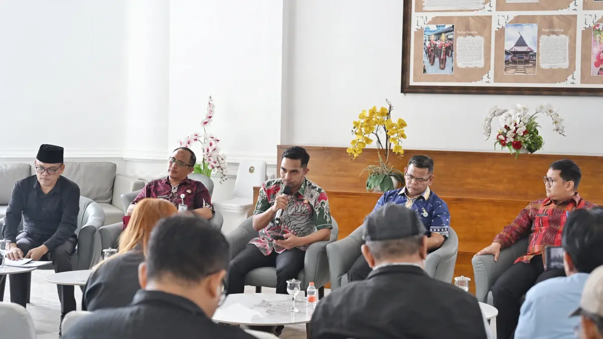 Pejabat Badan Kepegawaian Sumut saat memaparkan penguatan assessment centre dan digitalisasi kompetensi ASN di Kantor Gubernur Sumut, Medan.