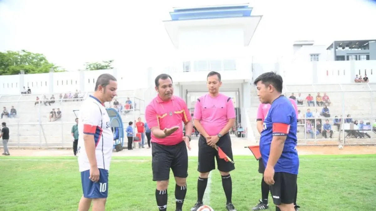  Pertandingan uji coba Stadion Horas Sibolga antara Tim Pemko Sibolga melawan Sibolga FC. 