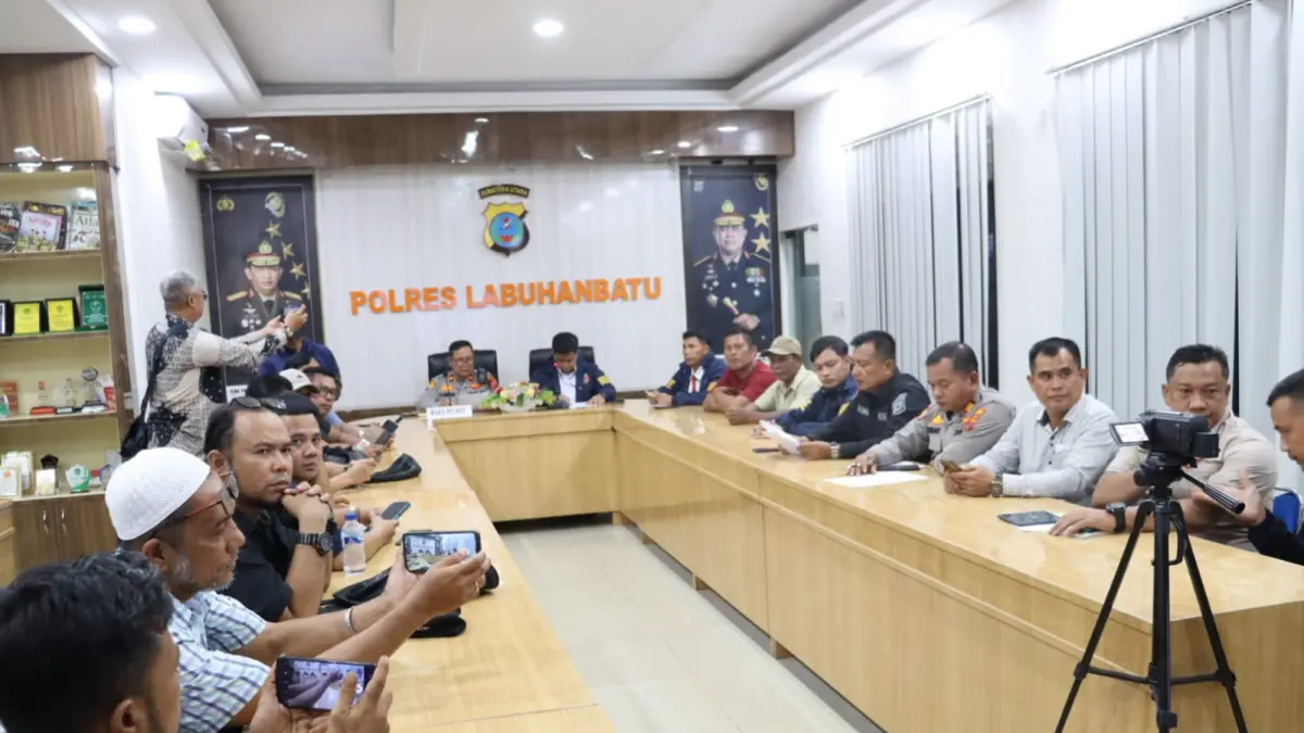 Polres Labuhanbatu menggelar konferensi pers mengungkap fakta kasus perusakan mobil yang sempat viral melalui siaran langsung di media sosial.
