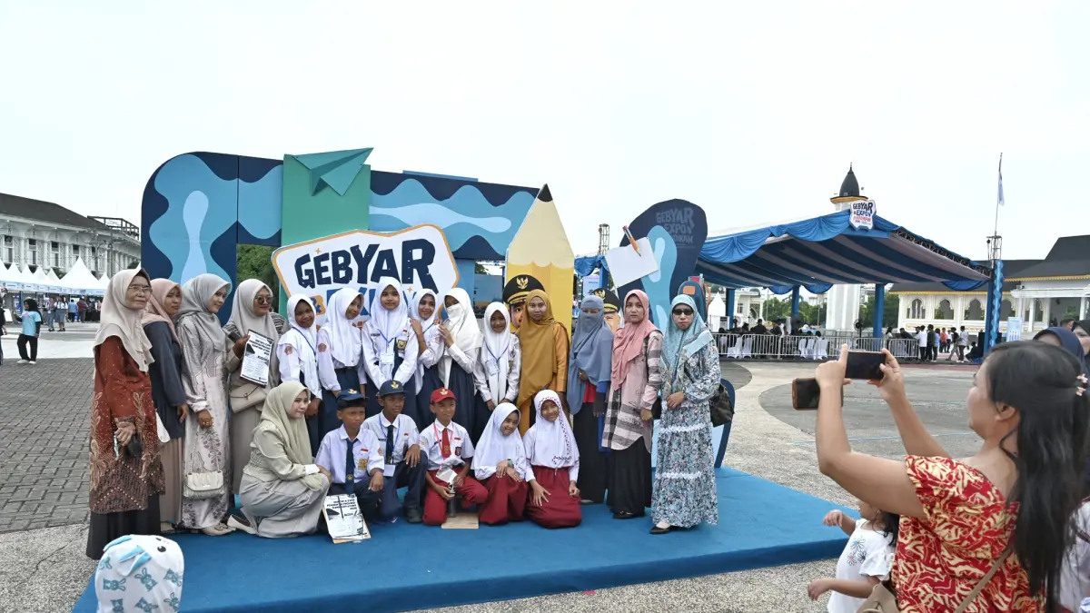 Ribuan pengunjung memadati Kompleks Astaka Deliserdang pada hari kedua Gebyar dan Pameran Pendidikan Sumut 2026, dengan stan UMKM menjadi pusat keramaian.