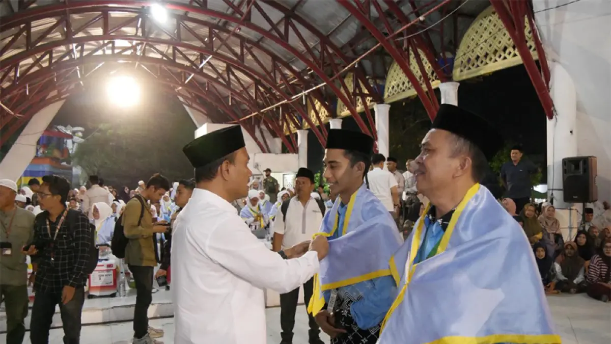 Sebanyak 130 Calon Jemaah Haji Kota Tanjungbalai diberangkatkan Wali Kota Tanjungbalai Mahyaruddin Salim bersama Forkopimda.