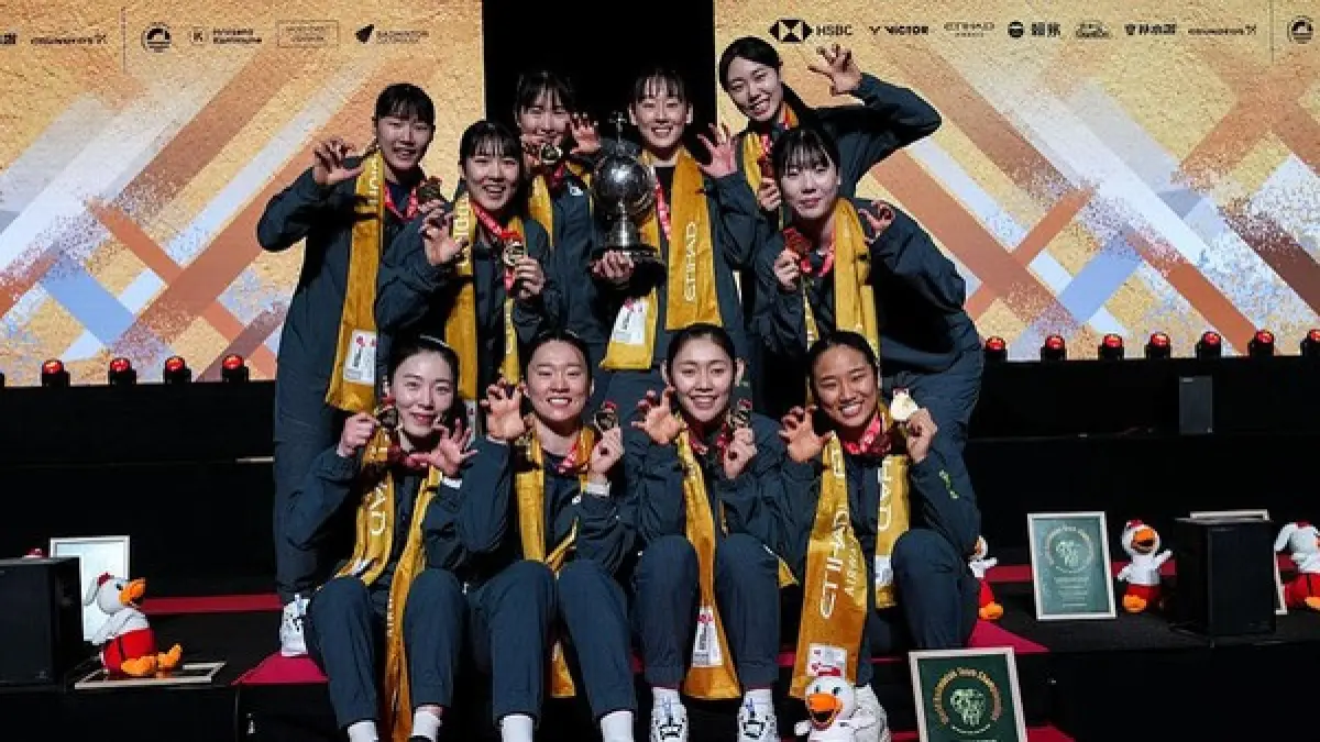 Tim Korea Selatan foto usai final Uber Cup 2026 di Forum Horsens, Denmark, dengan Korea keluar sebagai juara usai menang 3-1.