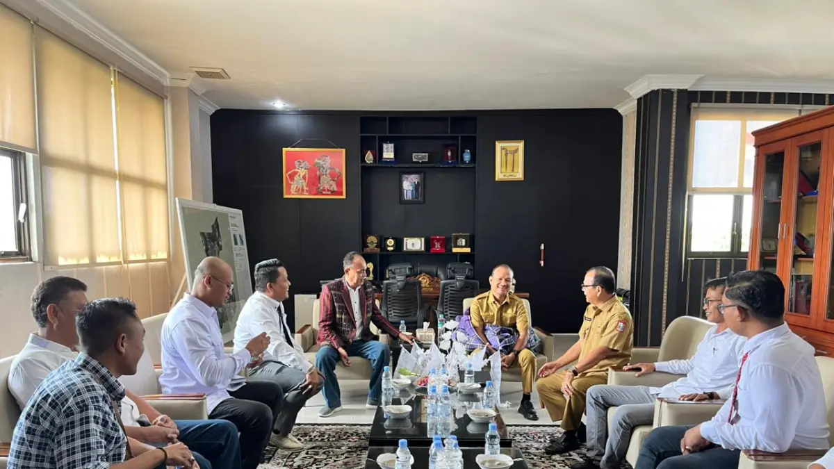 Wali Kota Tanjungbalai Mahyaruddin Salim menerima audiensi pengurus LBH Keadilan Setara dalam upaya memperkuat layanan bantuan hukum gratis bagi masyarakat.