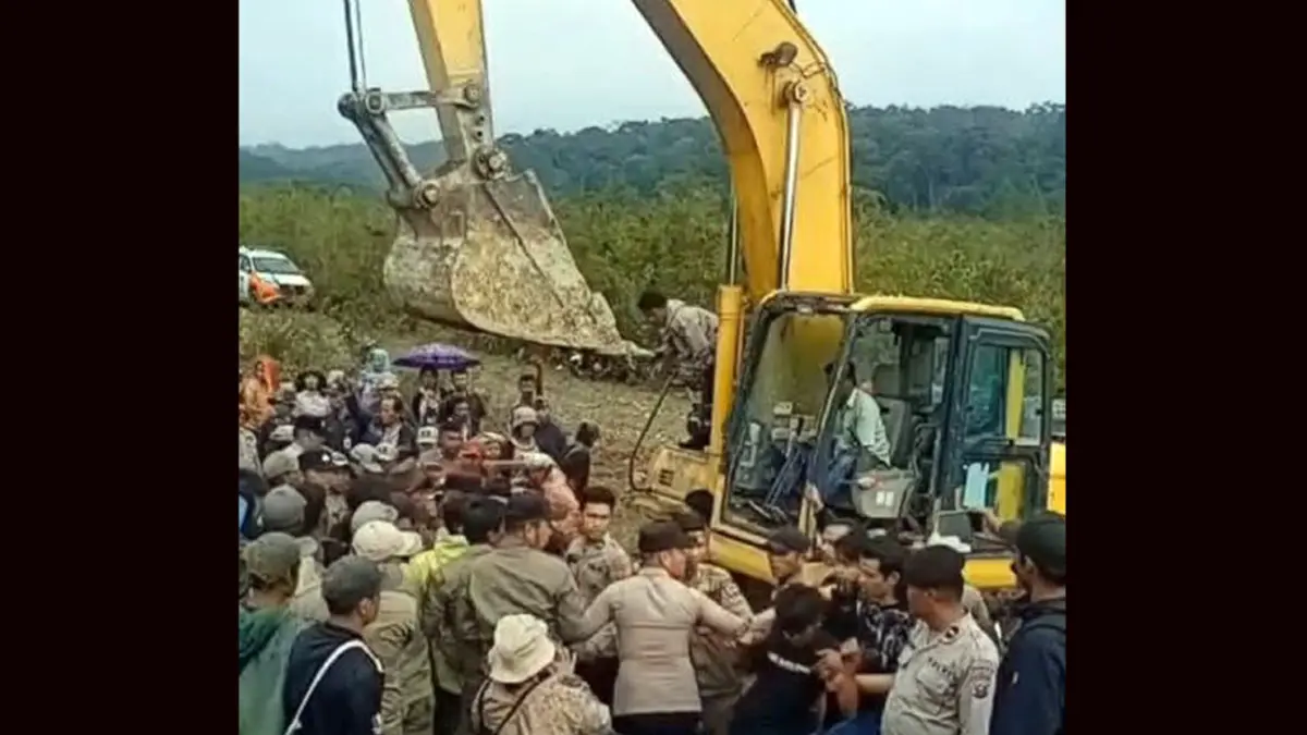 Warga Desa Batunagodang Siatas melakukan aksi di lokasi lahan huntap di Desa Sampe Tua, Humbahas.