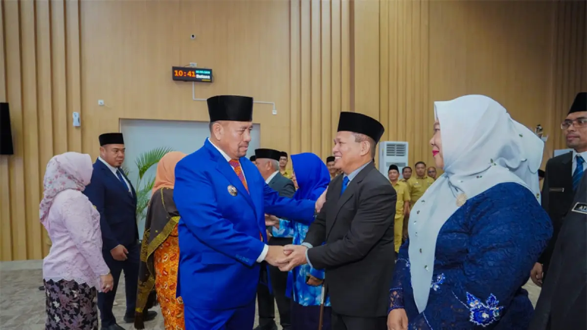 Bupati Batu Bara H. Baharuddin Siagian menyampaikan ucapan selamat kepada 33 Pejabat Pimpinan Tinggi Pratama dan Pejabat Administrator yang baru dilantik.