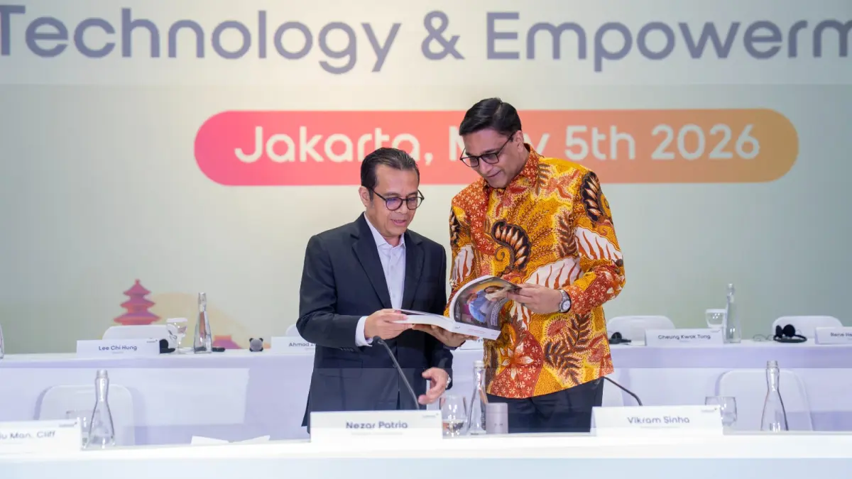 CEO Indosat Vikram Sinha menyampaikan paparan strategi AI North Star dan hasil RUPST 2026 di Jakarta.