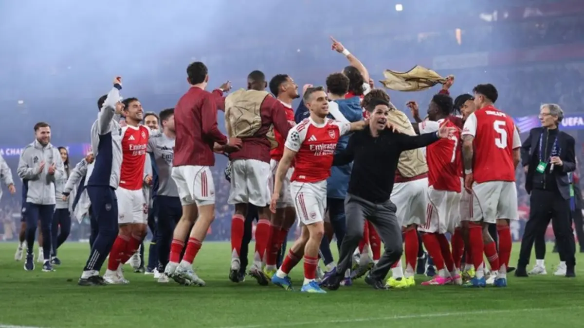 Pemain Arsenal merayakan keberhasilan lolos ke final Liga Champions 2025/2026 usai menyingkirkan Atletico Madrid di Emirates Stadium.