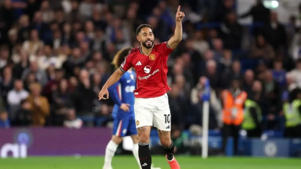 Penyerang Manchester United, Matheus Cunha, saat tampil dalam laga Premier League musim 2025/2026. MU membantah rumor sang pemain diistirahatkan demi Piala Dunia 2026.