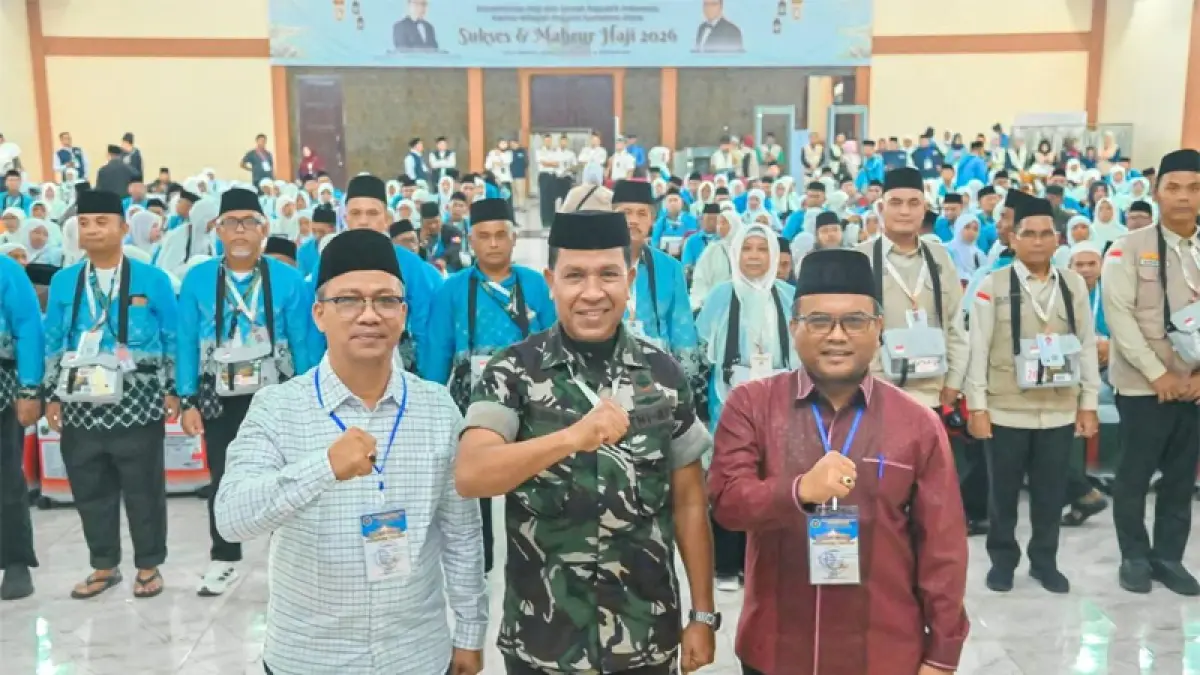 Wali Kota Padangsidimpuan, Dr. H. Letnan Dalimunthe resmi melepas keberangkatan CJH Kloter 12 dari Asrama Haji Medan menuju tanah Suci Mekkah.
