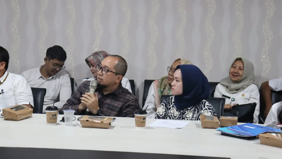 Area Head PGN Medan Agus Kurniawan saat memperkuat koordinasi dengan Pemkot Medan terkait pengembangan jaringan gas bumi dan distribusi energi berkelanjutan di Kota Medan.