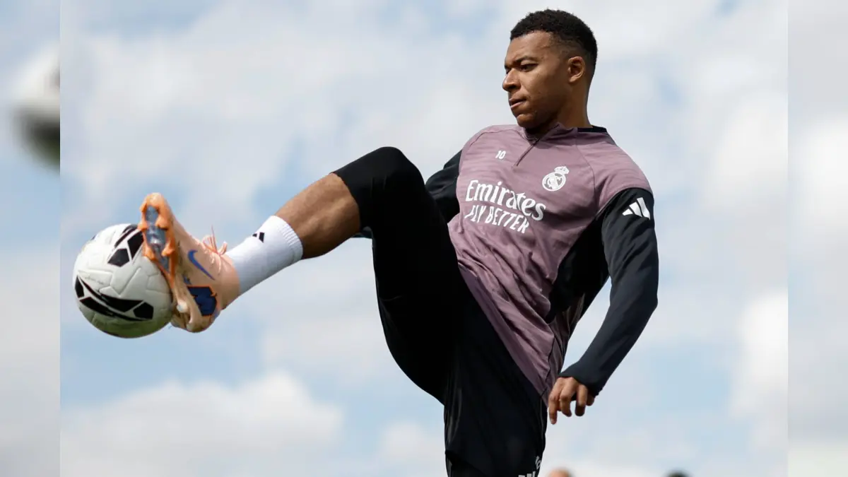 Kylian Mbappe memimpin daftar top skor Liga Champions musim 2025/2026 dengan 15 gol, namun rekor Cristiano Ronaldo masih belum terpecahkan.