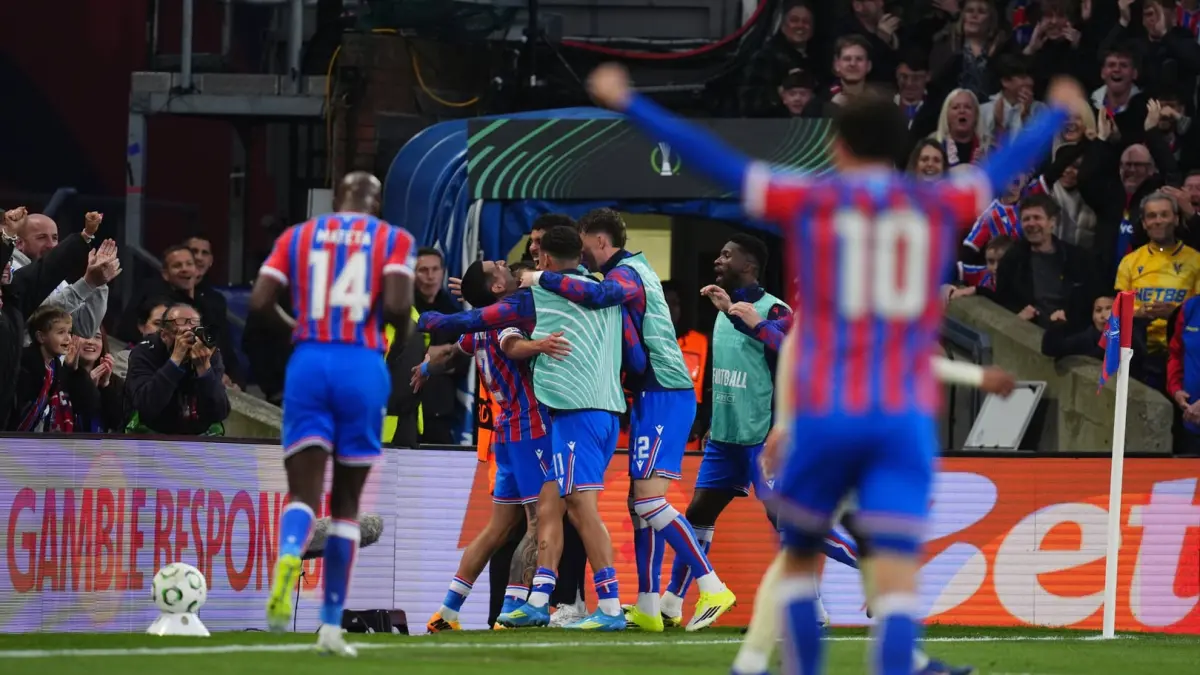 Pemain Crystal Palace dan Rayo Vallecano merayakan keberhasilan lolos ke final Conference League 2025/2026 untuk pertama kalinya dalam sejarah klub.