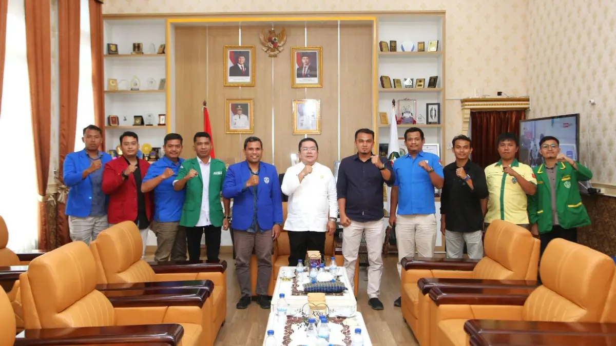 Wali Kota Wesly Silalahi menerima audiensi pengurus KNPI Kota Pematangsiantar menjelang pelaksanaan Musda XIV KNPI, Rabu (6/5).