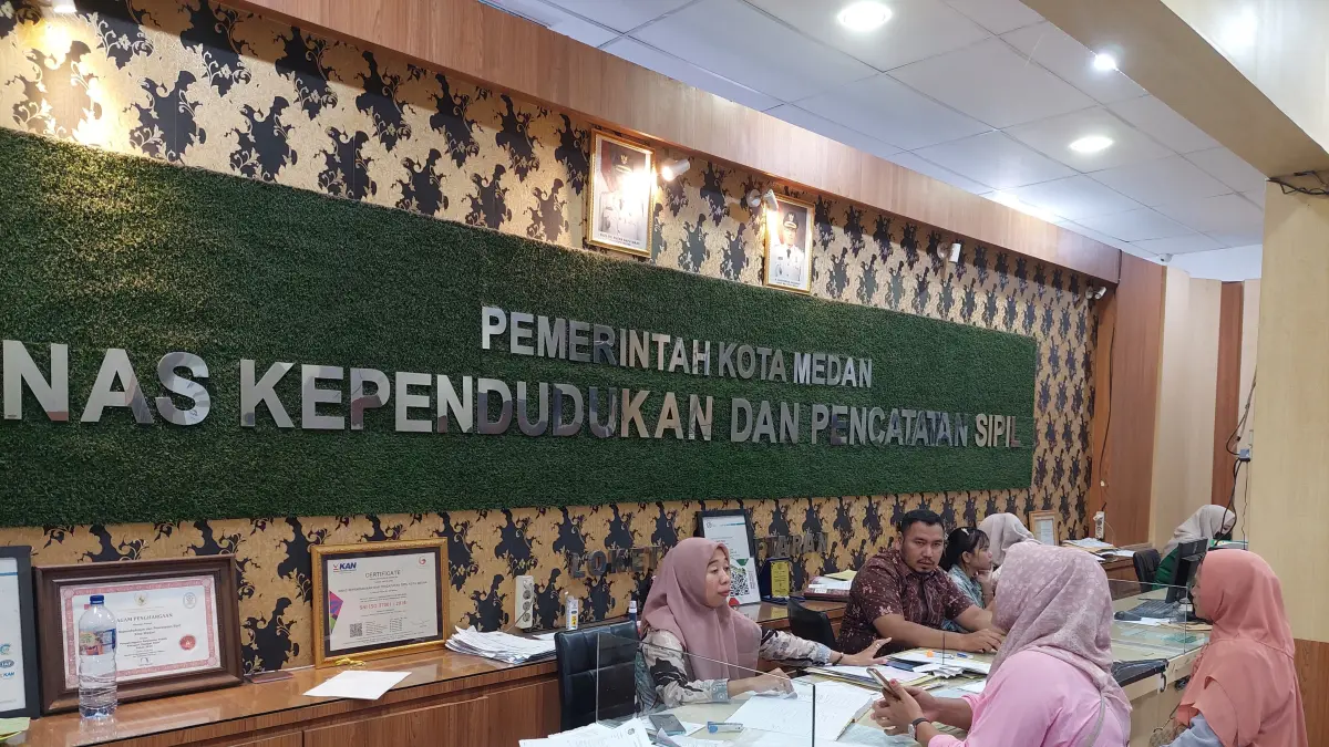 Kadisdukcapil Kota Medan Baginda P Siregar menjelaskan pengoperasian layanan perekaman dan pencetakan E-KTP di tujuh kecamatan di Kota Medan.